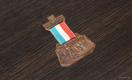 Металлическая медаль, памятная 10-го Международного народного забега Хаард, организованного спортивным клубом в 1983 г.
