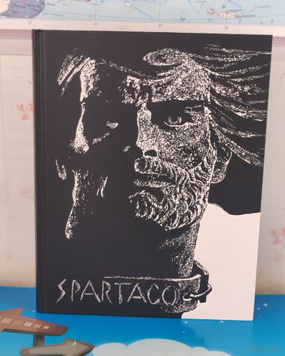 РАФАЭЛЛО ДЖОВАНЬОЛИ. "СПАРТАК". ИСТОРИЧЕСКОЕ ПОВЕСТВОВАНИЕ ИЗ VII ВЕКА РИМСКОЙ ЭРЫ. ХУДОЖНИК САВВА БРОДСКИЙ. БОЛЬШОЙ ФОРМАТ. ОТПЕЧАТАНО В ЛАТВИИ.