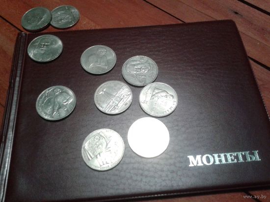 Альбом для монет на 72 крупные монеты. Размер альбома 20,5х15см.