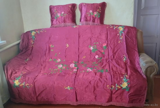 Шёлковое покрывало с бахромой и наволочки