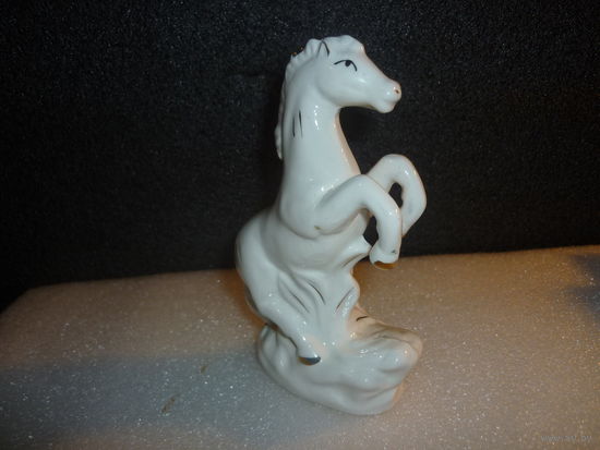 Статуэтка Лошадь встающая на дыбы. Германия