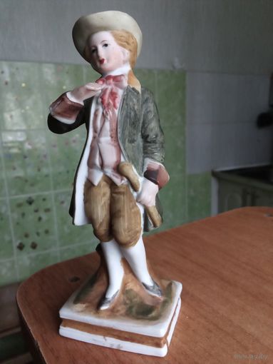 Юноша фарфор европа