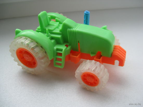 Игрушка трактор