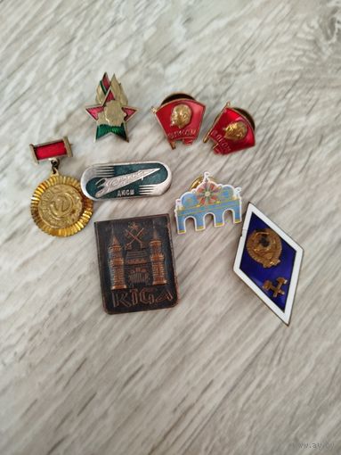 Значки тяжёлые,с рубля