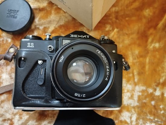 Фотоаппарат Зенит 11 Гелиос 44М-4, в родной коробке. СССР