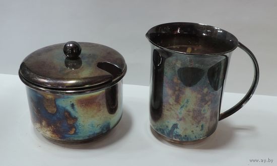 Чашка кофейная и сахарница 60-70-е года. Европа. Высота 7.5 и 6.5 см. Мельхиор посеребренный.