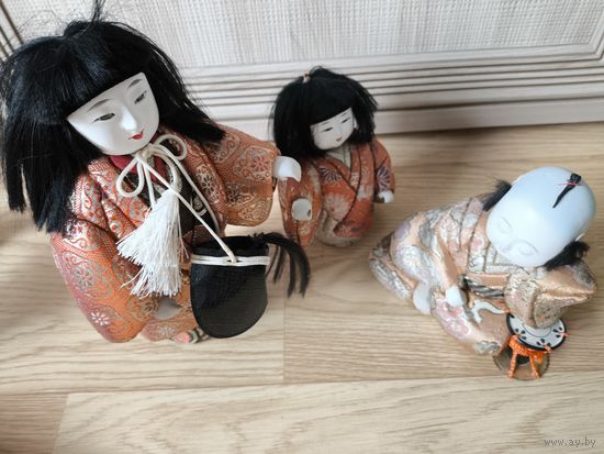 Традиционные винтажные японские куклы кимекоми.
