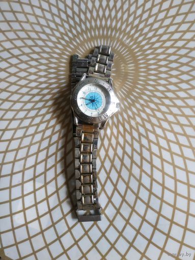 Часы наручные  с браслетом.Состояние на скане. В коллекцию,ремонт,на запчасти.