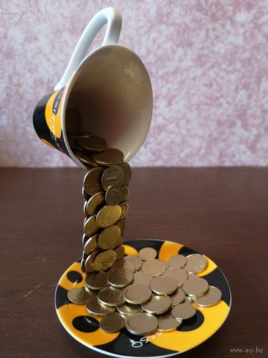 Денежная чашка. Панно из монет.