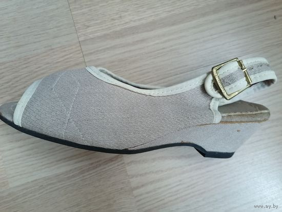 Винтажные женские босоножки, произведенные в СССР.