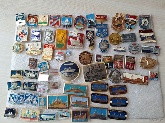 Значки корабли парусники фрегаты лайнеры ледоколы пароходы танкеры ботик рыболовные трейлеры военно-морской флот круизные лайнеры Аврора и др. - техника, морской и речной транспорт