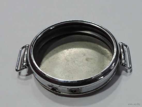 Корпус от наручных мужских часов 20-30-е годы. Диаметр корпуса 4.5 см., механизма 4 см.