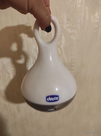 Ночник Chicco Волшебная лампа создаст в комнате малыша волшебную атмосферу сновидений. Волшебные звуки и мелодии успокоят ребенка и помогут уснуть.