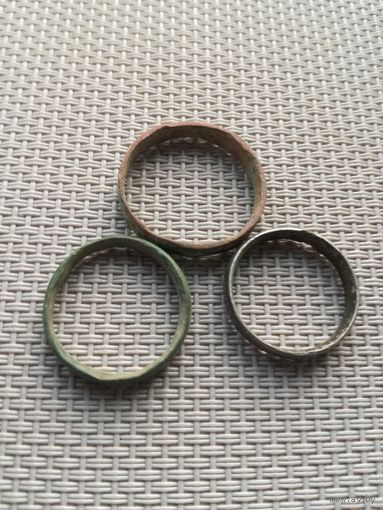 Три старых обручалки с рубля!