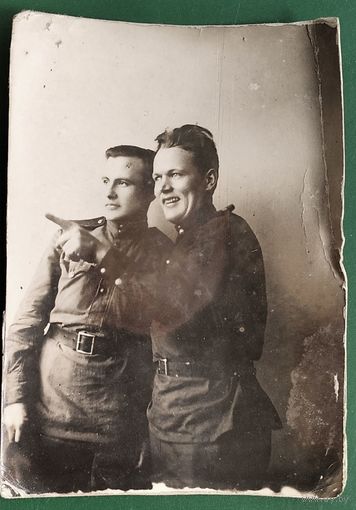 Фото двух военных. Ченстохов. Польша. 15 февраля 1945 г. 7х11 см.