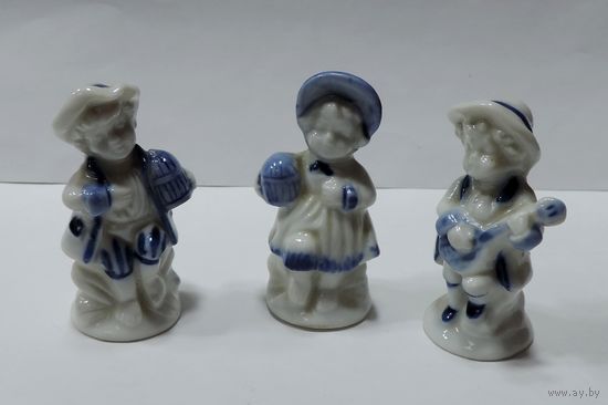 Статуэтки фарфоровые 80-е годы Европа. Высота 5.5 см. - 3 шт.