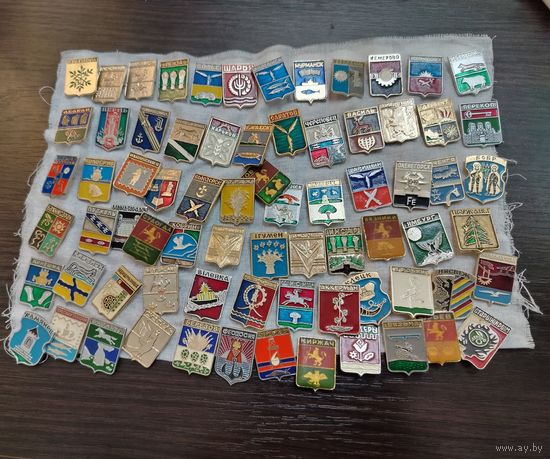Винтажная коллекция значков с гербами различных городов СССР , 73 штуки