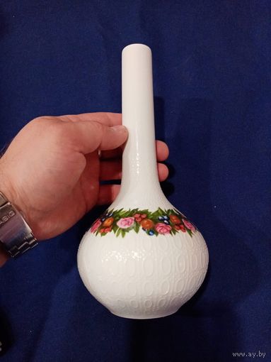 Вазочка ROSENTHAL Germany, в22см, диаметр верха 2.4см, диаметр низа 10см.