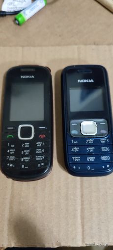 Мобильники Nokia 1209 и 1661.