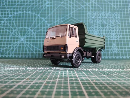 Масштабная модель МАЗ-555102 Самосвал Масштаб 1/43 Наш автопром