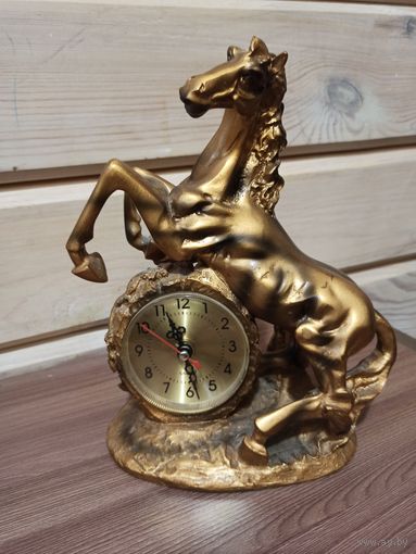 Настольные часы