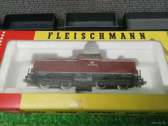 Тепловоз BR-221 4-х осный  "FLEISCHMANN" б/у 1/87 HO