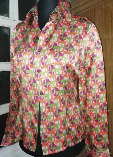 Красивая блузка-рубашка из натурального шелка 44-46 размер очень приятной расцветки.