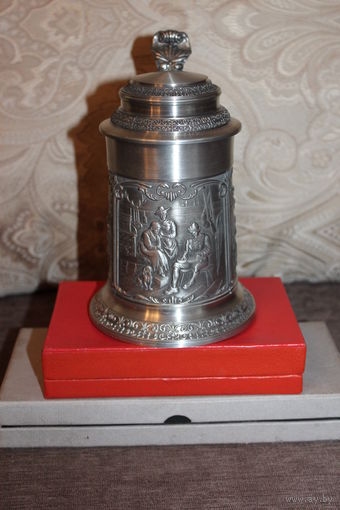 Оловянный, пивной бокал, о.5 литра, высота 18 см., клеймо, made in Германия.