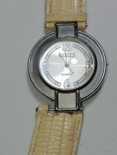 Кварцевые часы GUCCI .  С рубля