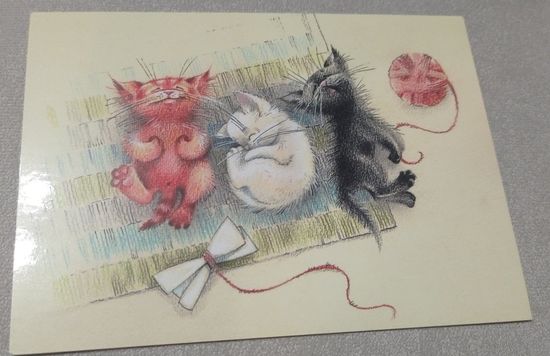 Посткроссинг. Открытка Котики на коврике, худ.Юлия Корякина (10х15). Прошла почту. Художественные марки, чёткий штемпель.