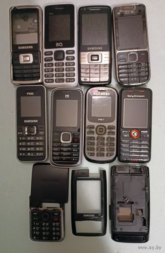 Кнопочные телефоны и корпуса на запчасти одним лотом.