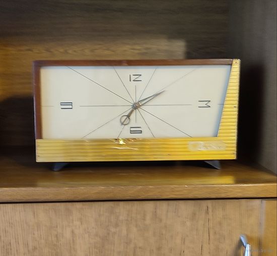 Часы большие кабинетные Весна.ссср.