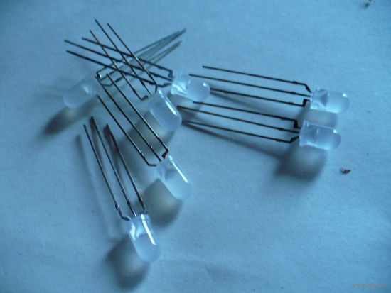 Светодиоды двухцветные, трехногие, 7шт.