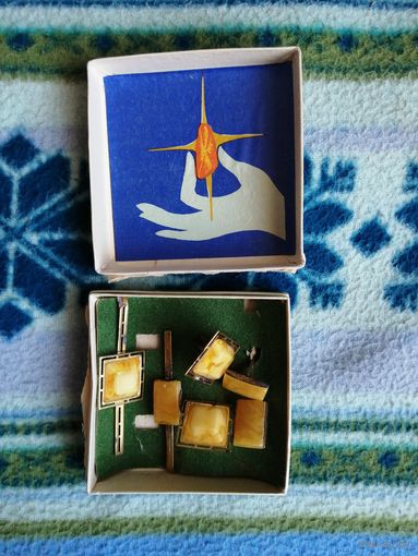 Набор. Запонки, зижимы для галстука. Янтарь, позолота.