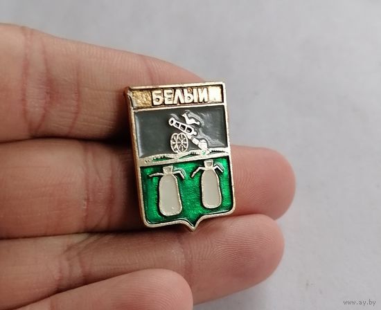 Значок. Белый