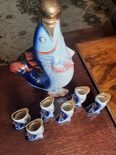 Раритетный фарфоровый набор "Рыбки" (штоф 0.7 л + 6 рюмок по 25 мл)