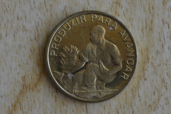 Кабо-Верде 2,5 эскудо 1982 с 1 руб
