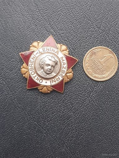 Значок тяжелый октябрёнок. Восточная Европа.