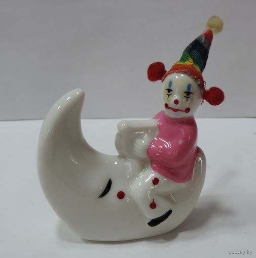 Статуэтка фарфоровая "Клоун на луне" 70-е годы Европа. Высота 6 см.