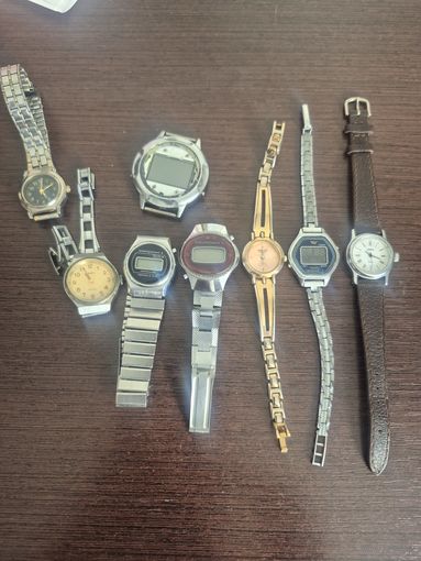 Часы . Есть рабочие