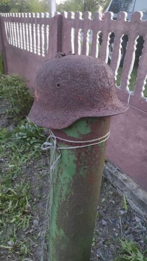 Боевой шлем оккупанта, ВОВ,с ранением,Крепкий!!! без Минимальной цены
