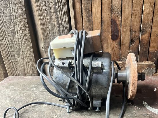 Электродвигатель  220/380В  ещё из СССР