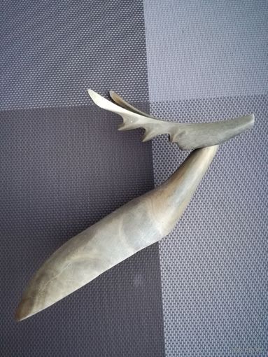 Статуэтка из рога Олень