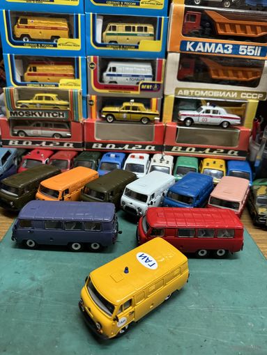 УАЗ-452 (с 1985 года УАЗ-3741) ГАИ милиция, кузов со всеми "глухими" боковыми стеклами за водительским рядом, зеркала заднего вида, ручки дверей отдельными деталями, металл, Тантал, Агат, Саратов