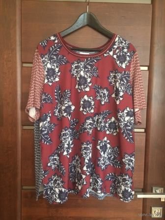 Стильная блуза Gina Laura на 60-64 размер. Блуза отличного качества, современная модель, ткань на спине и на рукавах очень мягкая и приятная на ощупь вискоза, передняя часть блузы выполнена из плотной