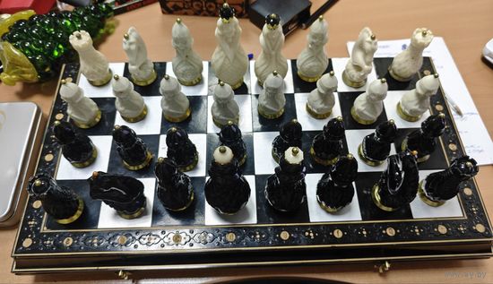 Шахматы старенькие. Сибирские. Комплектные.