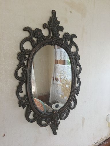 Старое винтажное зеркало