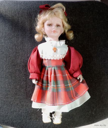 Кукла фарфоровая 80-е годы Европа. Длина 31 см.