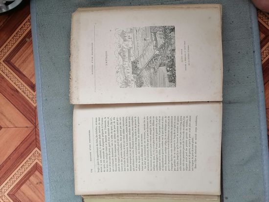 Книга 1881 года издания на французском языке о фортификациях Парижа и окрестностях.