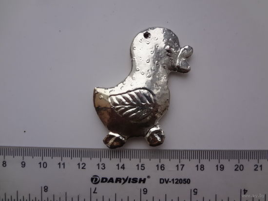 Крупный утёнок.